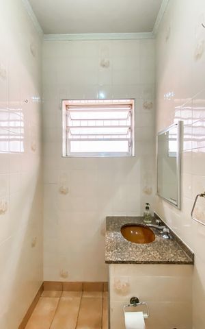 Casa para alugar com 250m², 5 quartos e 3 vagas Casa para alugar com 250m², 5 quartos e 3 vagasBanheiro