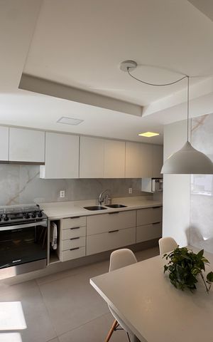 Apartamento à venda com 277m², 4 quartos e 3 vagas Apartamento à venda com 277m², 4 quartos e 3 vagasCozinha e Área de Serviço