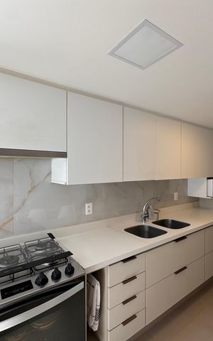 Apartamento à venda com 277m², 4 quartos e 3 vagas Apartamento à venda com 277m², 4 quartos e 3 vagasCozinha e Área de Serviço