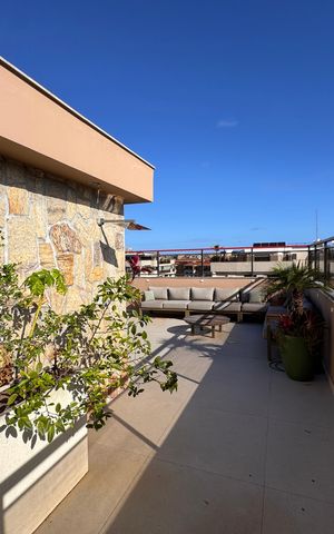 Apartamento à venda com 277m², 4 quartos e 3 vagas Apartamento à venda com 277m², 4 quartos e 3 vagasTerraço