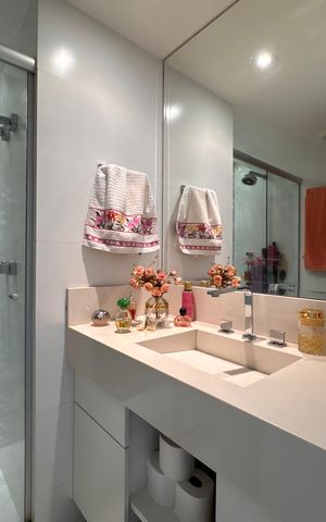 Apartamento à venda com 277m², 4 quartos e 3 vagas Apartamento à venda com 277m², 4 quartos e 3 vagasSuíte 2 - Banheiro