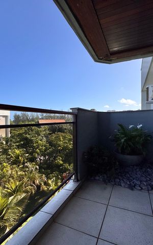 Apartamento à venda com 277m², 4 quartos e 3 vagas Apartamento à venda com 277m², 4 quartos e 3 vagasVaranda