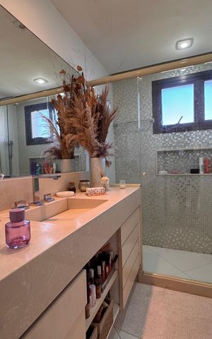 Apartamento à venda com 277m², 4 quartos e 3 vagas Apartamento à venda com 277m², 4 quartos e 3 vagasSuíte 1 - Banheiro
