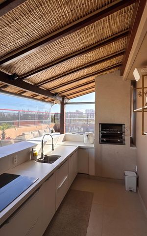 Apartamento à venda com 277m², 4 quartos e 3 vagas Apartamento à venda com 277m², 4 quartos e 3 vagasTerraço