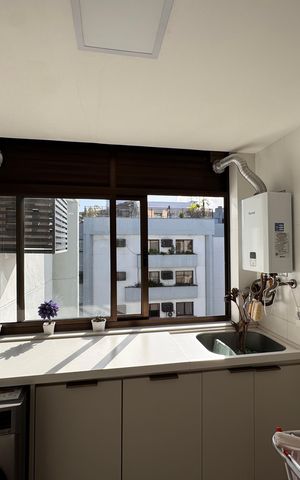 Apartamento à venda com 277m², 4 quartos e 3 vagas Apartamento à venda com 277m², 4 quartos e 3 vagasCozinha e Área de Serviço