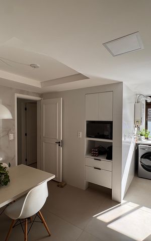Apartamento à venda com 277m², 4 quartos e 3 vagas Apartamento à venda com 277m², 4 quartos e 3 vagasCozinha e Área de Serviço
