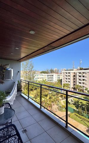 Apartamento à venda com 277m², 4 quartos e 3 vagas Apartamento à venda com 277m², 4 quartos e 3 vagasVaranda