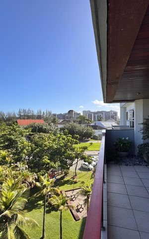 Apartamento à venda com 277m², 4 quartos e 3 vagas Apartamento à venda com 277m², 4 quartos e 3 vagasVaranda