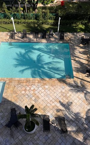 Apartamento à venda com 277m², 4 quartos e 3 vagas Apartamento à venda com 277m², 4 quartos e 3 vagasVaranda - Vista