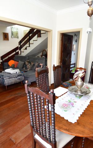 Casa à venda com 338m², 3 quartos e 2 vagasSala