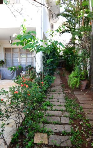 Casa à venda com 338m², 3 quartos e 2 vagasQuintal / Jardim