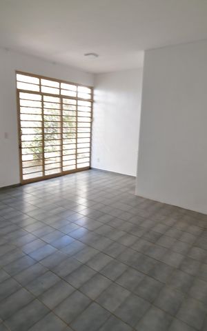 Casa à venda com 338m², 3 quartos e 2 vagasEscritório