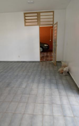 Casa à venda com 338m², 3 quartos e 2 vagasEscritório