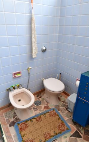 Casa à venda com 338m², 3 quartos e 2 vagasBanheiro da suíte