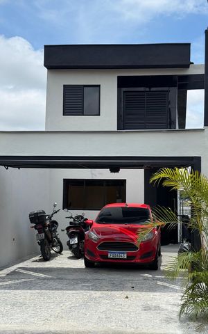 Casa à venda com 168m², 3 quartos e 2 vagasFachada