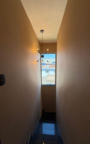 Casa à venda com 168m², 3 quartos e 2 vagasEscada