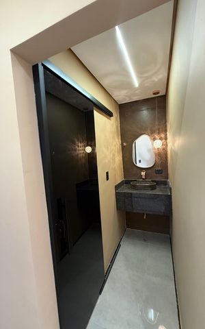Casa à venda com 168m², 3 quartos e 2 vagasBanheiro