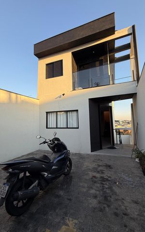 Casa à venda com 168m², 3 quartos e 2 vagasFachada
