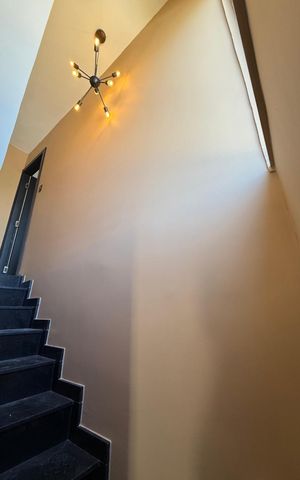 Casa à venda com 168m², 3 quartos e 2 vagasEscada