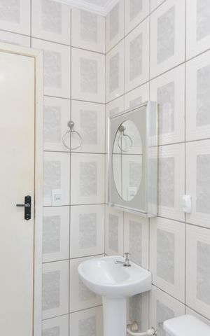 Casa de condomínio para alugar com 104m², 2 quartos e 2 vagasBanheiro