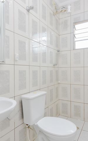 Casa de condomínio para alugar com 104m², 2 quartos e 2 vagasBanheiro