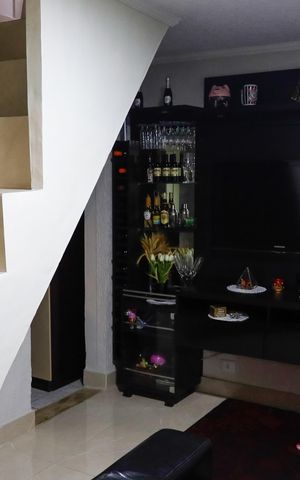 Casa à venda com 50m², 3 quartos e 3 vagas Casa à venda com 50m², 3 quartos e 3 vagassala