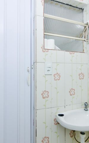 Casa à venda com 111m², 2 quartos e 2 vagasBanheiro Social - Edícula