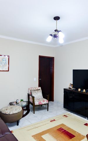 Casa à venda com 111m², 2 quartos e 2 vagasSala