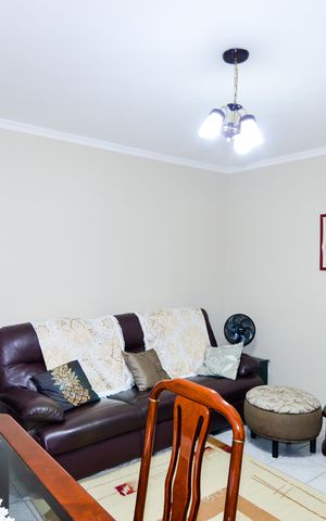 Casa à venda com 111m², 2 quartos e 2 vagasSala