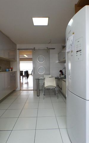 Apartamento para alugar com 213m², 3 quartos e 3 vagasCozinha