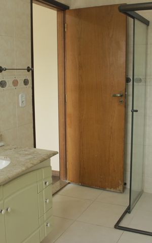 Casa para alugar com 232m², 3 quartos e 2 vagasBanheiro da Suíte