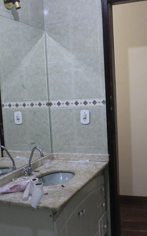 Casa para alugar com 232m², 3 quartos e 2 vagasBanheiro social