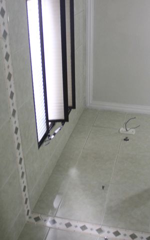 Casa para alugar com 232m², 3 quartos e 2 vagasBanheiro social