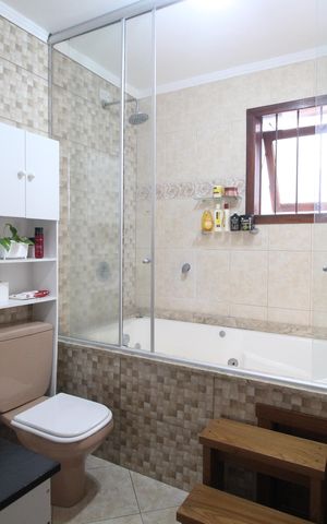 Casa à venda com 186m², 3 quartos e 4 vagasBanheiro da Suíte 1
