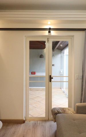 Casa de condomínio para alugar com 180m², 3 quartos e 2 vagas Casa de condomínio para alugar com 180m², 3 quartos e 2 vagasSala de TV