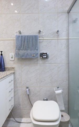 Casa de condomínio para alugar com 180m², 3 quartos e 2 vagas Casa de condomínio para alugar com 180m², 3 quartos e 2 vagasBanheiro da Suíte