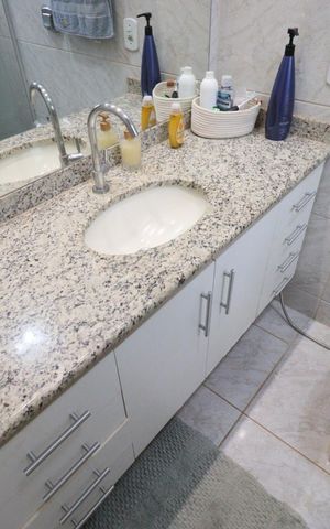 Casa de condomínio para alugar com 180m², 3 quartos e 2 vagas Casa de condomínio para alugar com 180m², 3 quartos e 2 vagasBanheiro da Suíte