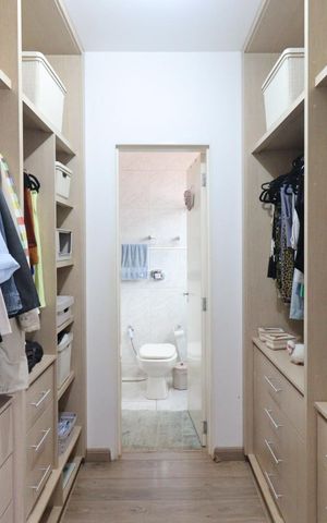Casa de condomínio para alugar com 180m², 3 quartos e 2 vagas Casa de condomínio para alugar com 180m², 3 quartos e 2 vagasCloset