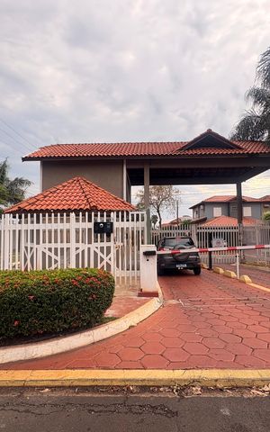 Casa de condomínio para alugar com 180m², 3 quartos e 2 vagas Casa de condomínio para alugar com 180m², 3 quartos e 2 vagasFachada e portaria