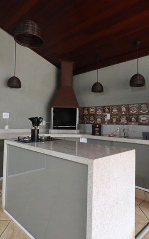 Casa de condomínio para alugar com 180m², 3 quartos e 2 vagas Casa de condomínio para alugar com 180m², 3 quartos e 2 vagasChurrasqueira