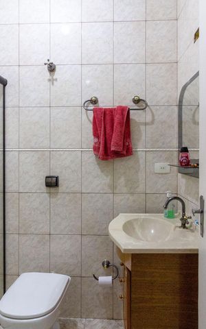 Casa para alugar com 400m², 3 quartos e 5 vagasBanheiro social
