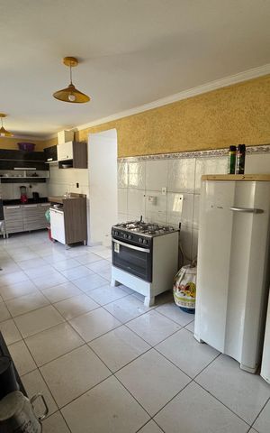 Casa à venda com 300m², 3 quartos e sem vaga