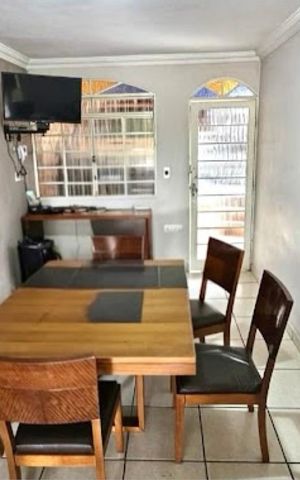 Casa à venda com 396m², 4 quartos e 4 vagas Casa à venda com 396m², 4 quartos e 4 vagasSala