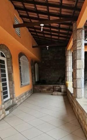 Casa à venda com 396m², 4 quartos e 4 vagas Casa à venda com 396m², 4 quartos e 4 vagasVaranda