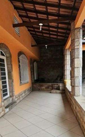 Casa à venda com 396m², 4 quartos e 4 vagas Casa à venda com 396m², 4 quartos e 4 vagasÁrea externa
