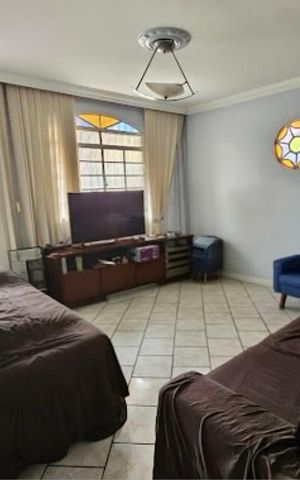 Casa à venda com 396m², 4 quartos e 4 vagas Casa à venda com 396m², 4 quartos e 4 vagasSala