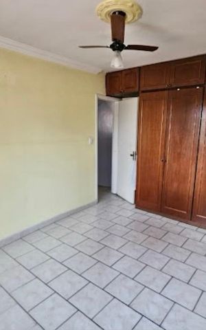 Casa à venda com 396m², 4 quartos e 4 vagas Casa à venda com 396m², 4 quartos e 4 vagasQuarto