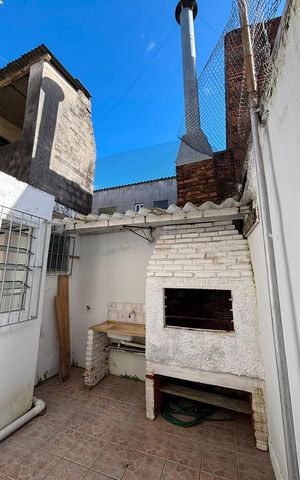 Casa à venda com 260m², 3 quartos e 2 vagas Casa à venda com 260m², 3 quartos e 2 vagasÁrea externa