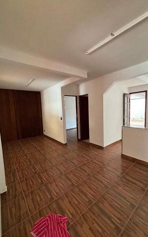 Casa à venda com 260m², 3 quartos e 2 vagas Casa à venda com 260m², 3 quartos e 2 vagasSala