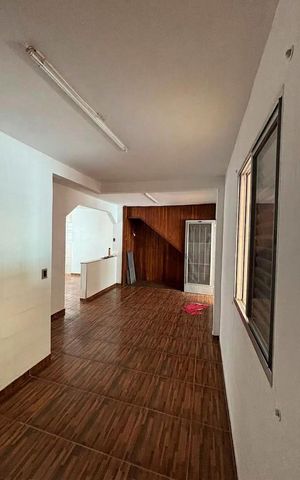 Casa à venda com 260m², 3 quartos e 2 vagas Casa à venda com 260m², 3 quartos e 2 vagasSala